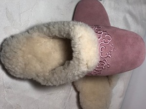 lot 176 image: Ann Taylor Genuine Shearling Lined Slippers & Olivia Miller Leopard Print Flip Flops