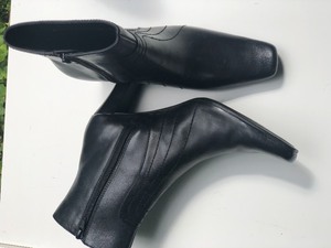 lot 375A image: Three Pairs of Womens Shoes