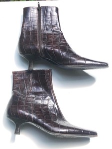 lot 368A image: Three Pairs of Lovely Zip Up Ankle Boots