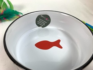 lot 5 image: Assorted Cat Goodies 1 - Bowl, Magnet, Collar and Toys