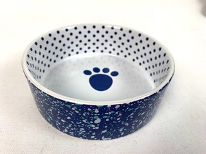 lot 8 image: Assorted Cat Goodies 4 - Bowl, 2 Collars, Lg. Catnip Mouse Toy and More