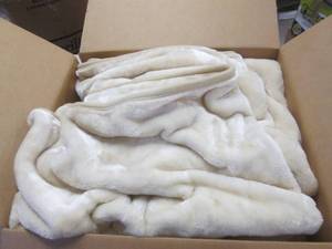 lot 25 image: big plush blanket ...