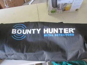 lot 50 image: bounty hunter metal detector...