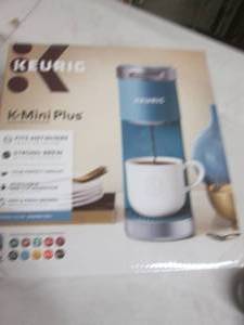 lot 77 image: keurig k-mini plus blue ...