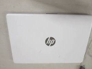 lot 104 image: hp laptop powers on ...