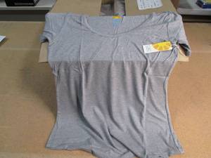 lot 113 image: Resellers Delight Box lot of Womens Apparel 6 Large 32 Extra Large heather gray Tops