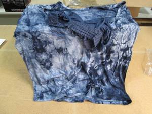 lot 114 image: Resellers Delight Box lot of Womens Apparel 44 pieces of XL v-neck tops