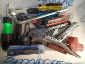 lot 6 image: Small Tote with Misc Hand Tools