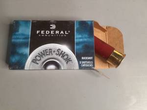 lot 32 image: Federal Ammunition 12 gauge 2 34 inch Buckshot Magnum 12 Pellets-00 Buck muz vel 1290 FPS