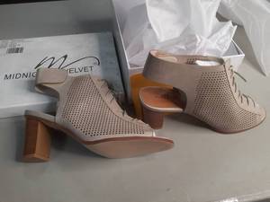 lot 102 image: Womens Dress Shoes Midight Velvet size 12