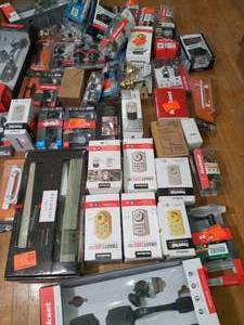 lot 41 image: Mixed set of kwik locks