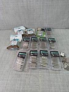 lot 75 image: Mixed lot of hinges