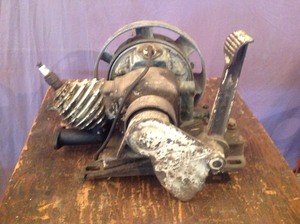 lot 6 image: Vintage Maytag Engine