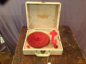lot 17 image: Kraftone Portable Record Player