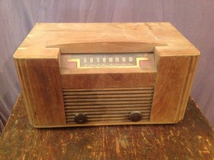 lot 23 image: Vintage Radio