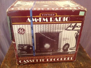 lot 30 image: AM FM Radio Cassette Recorder Vintage Look