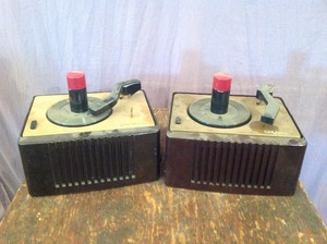 lot 34 image: 2 - RCA Victor Model 45-EY-2 Record Players