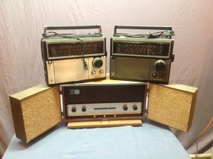 lot 44 image: Radios