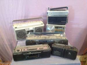 lot 79 image: Radios