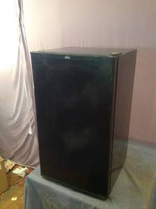 lot 90 image: Mini Fridge