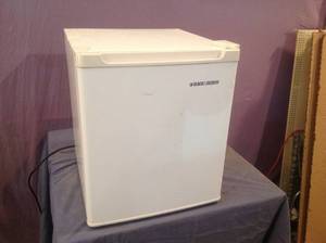 lot 91 image: Mini Fridge