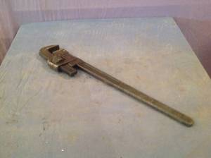 lot 121 image: 24 Pipe Wrench