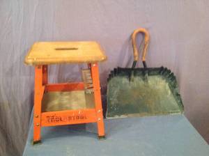 lot 183 image: Shop Stool & Dust Pan