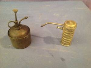 lot 188 image: Unique Oil Cans