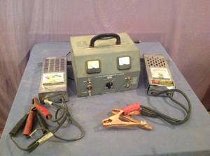 lot 206 image: Battery Charger & Testers