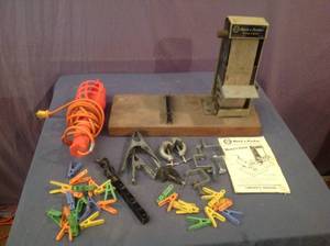 lot 219 image: Black & Decker Sharp n Sand & Clamps