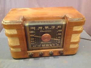 lot 227 image: Vintage Crosley American Overseas Radio