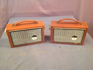 lot 229 image: 2 Vintage Silvertone Ultra Power 800 Radios