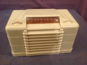 lot 232 image: Vintage Setchell Carlson Radio