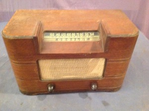 lot 234 image: Vintage Crosley Model 56TJO Radio