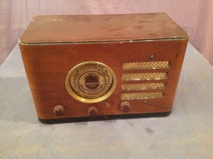 lot 236 image: Vintage Crosley Fiver Radio