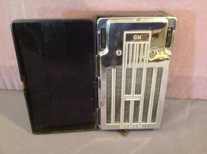 lot 254 image: Vintage GM Pocket Portable Radio