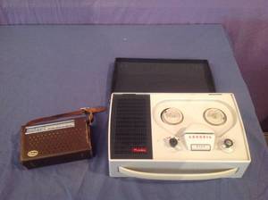 lot 255 image: Vintage Tape Player & Hoffman Solar Nine Transistor Radio