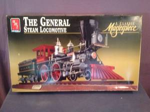 lot 261 image: The General Steam Locomotive ERTL Model Kit