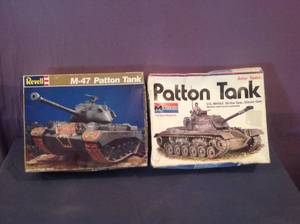 lot 265 image: 2 Tank Model Kits