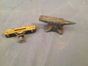 lot 287 image: Vintage Stanley Level & Mini Fargo ND Anvil