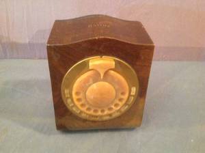 lot 295 image: Vintage Philco Radio