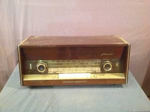 lot 299 image: Vintage Grundig-Majestic Radio