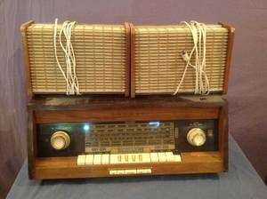 lot 300 image: Vintage Grundig Radio with External Speakers