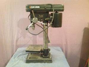 lot 314 image: Black & Decker 10 5 Speed Drill Press