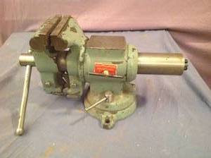lot 315 image: Bench Vise