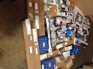 Large lot of assorted Plumbing and Bath accesories review pictures