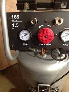 Husky 20 Gal Air Compressor customer return in very good condition see pictures