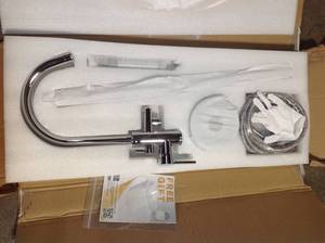 Akdy 1-Handle Freestanding Floor Mount Roman Tub Faucet Bathtub Filler with Hand Shower in Chrome not used
