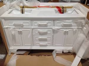 Melpark 60 in. W x 22 in. D Bath Vanity in White with Cultured Marble Vanity Top in White with White Sink Customer Returns See Pics