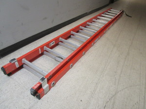 lot 717 image: WERNER ELECTRO-MASTER NON-CONDUCTIVE FIBERGLASS EXTENSION LADDER, 17